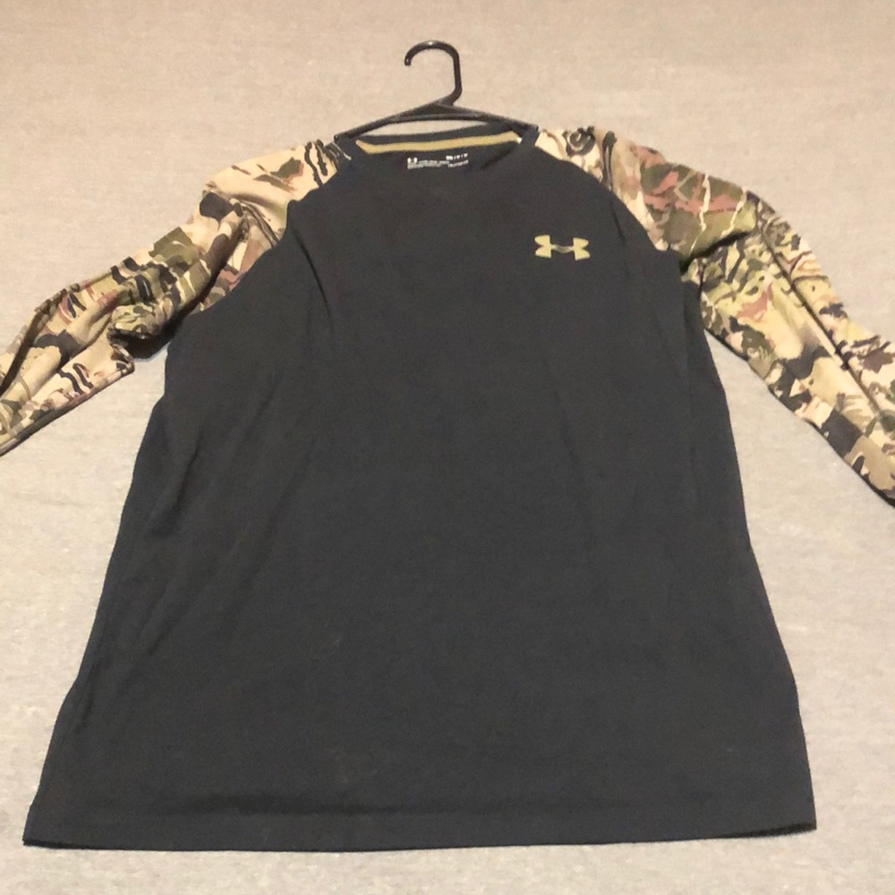 Under Armour tshirt